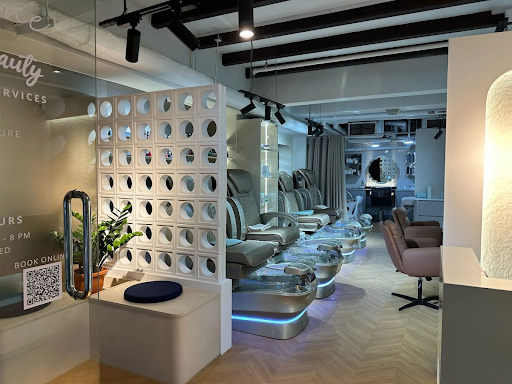 About Julia Beauty: Chinatown Outlet